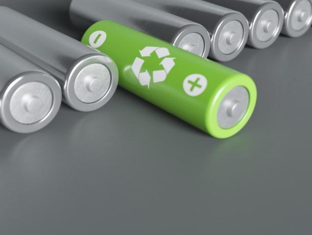 The Role of Custom Lithium Batteries in Life-Saving Medical Equipment